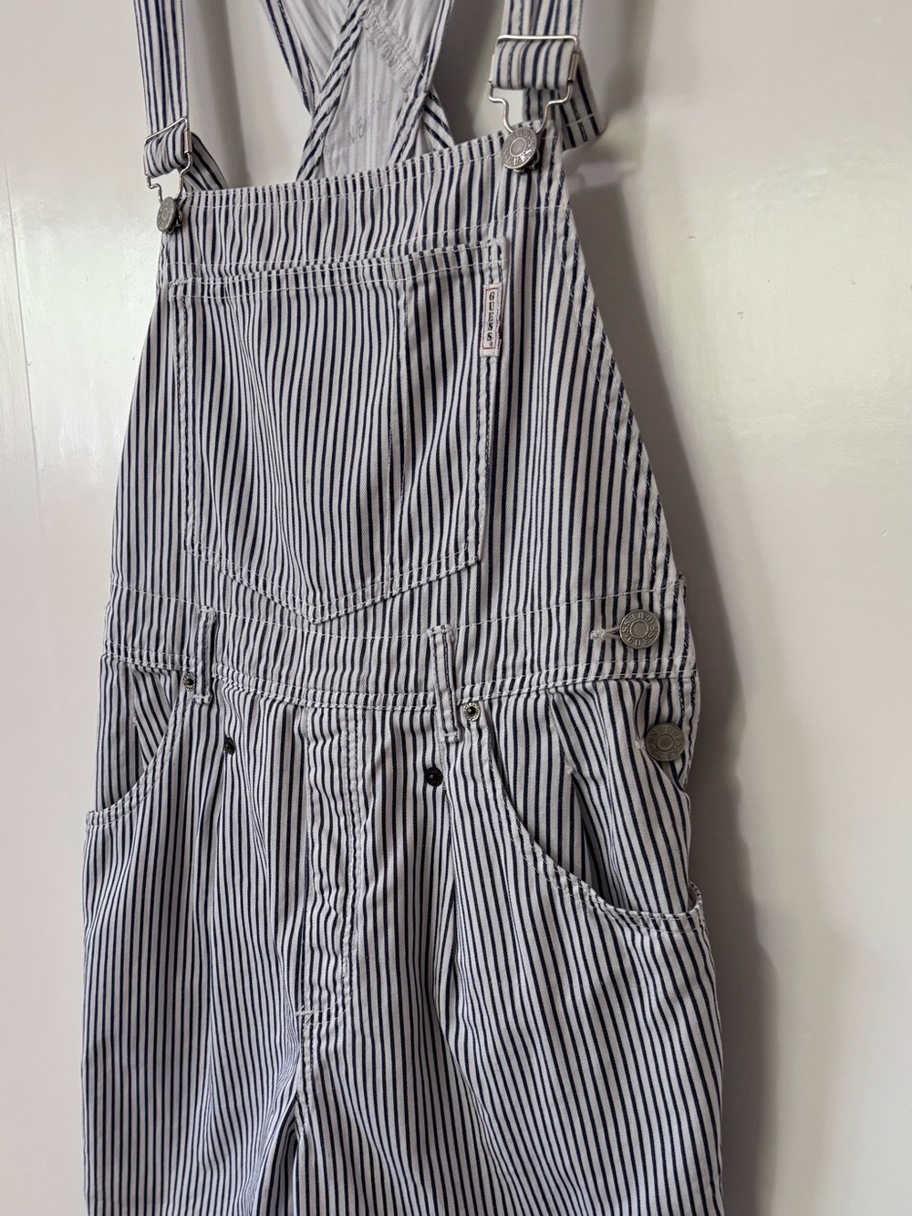 Guess| 1988 Vintage Navy & White Pinstriped Denim Overalls Cuffed Shorts Sz 4 - Picture 4 of 10